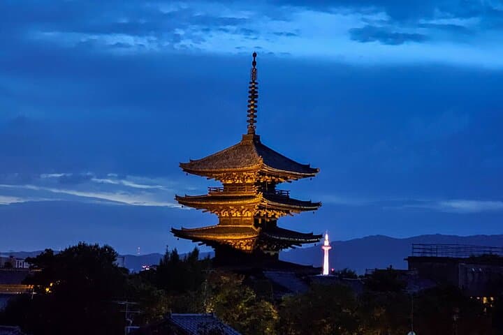 Kyoto Gion Night Walk & Geisha District Guided Tour — photo 15