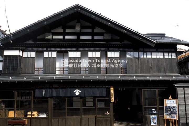 Walking Tour of Wealthy Merchant's Storehouses in Akita — photo 6