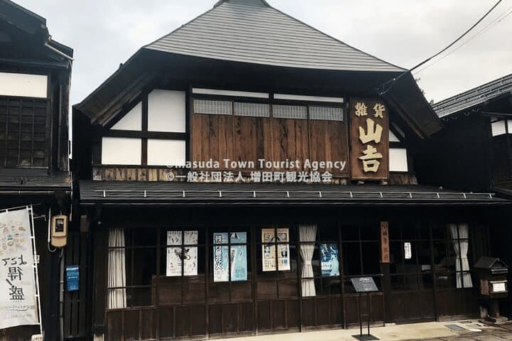 Walking Tour of Wealthy Merchant's Storehouses in Akita — photo 7