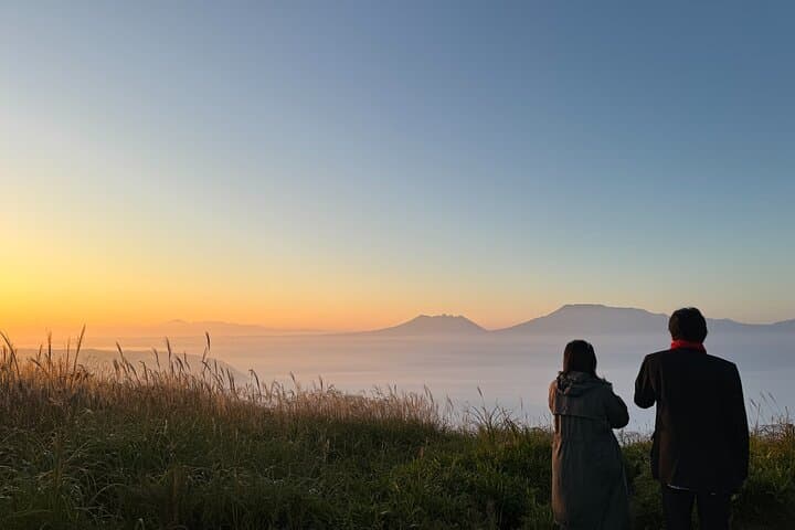 View the sunrise and sea of ​​clouds over the Aso Caldera — photo 3