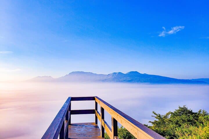 View the sunrise and sea of ​​clouds over the Aso Caldera — photo 6