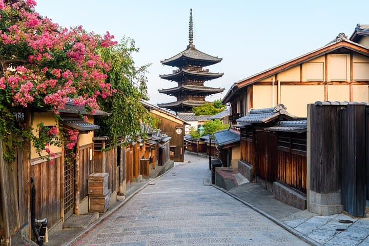 Kiyomizu Temple and Backstreets of Gion, Half Day Group Tour — photo 13