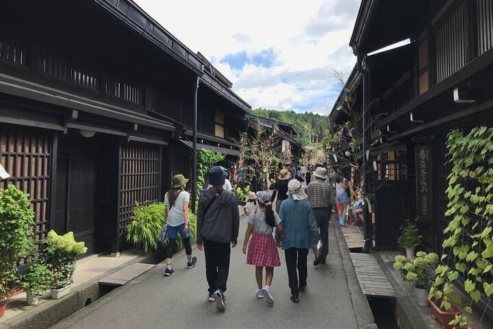 EXPERIENCE TAKAYAMA OLD TOWN 30 MINUTES walk — photo 9