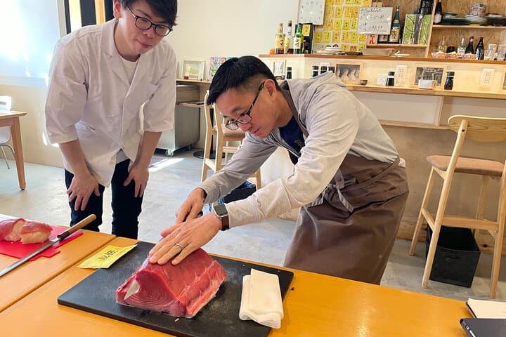 Master the art of Sushi : Toyosu Market Tour & Tuna Cutting — photo 2