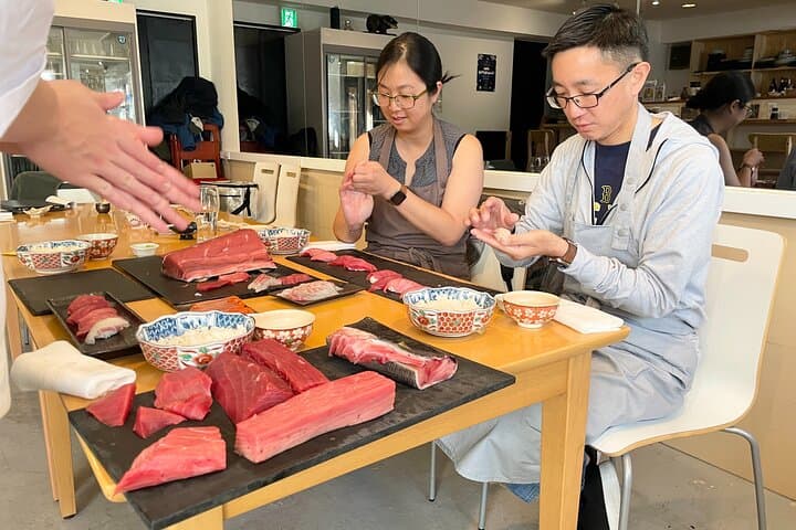 Master the art of Sushi : Toyosu Market Tour & Tuna Cutting — photo 10