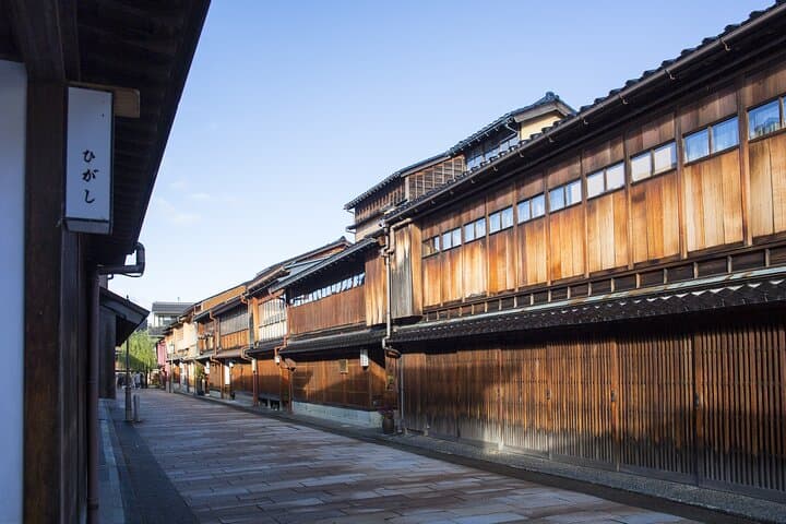 1-Day Kanazawa, Kenrokuen Garden, Samurai District & Sushi-making — photo 13