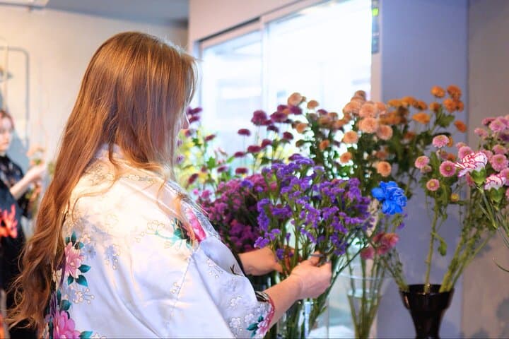 Japanese flower arranging (Ikebana) Experience/Workshop in Tokyo — photo 16