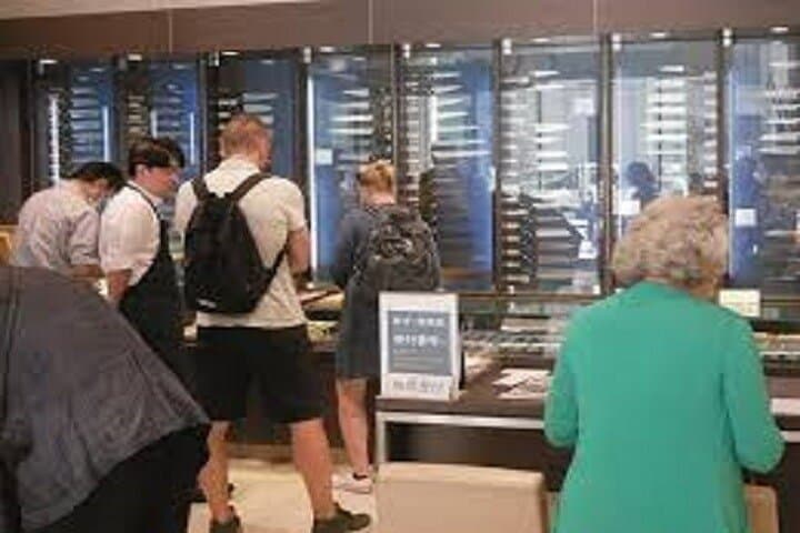 Kappabashi Knife Shopping Tour with Government-Licensed Guide — photo 4