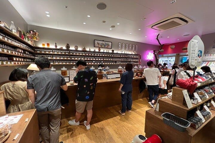 Kappabashi Knife Shopping Tour with Government-Licensed Guide — photo 11