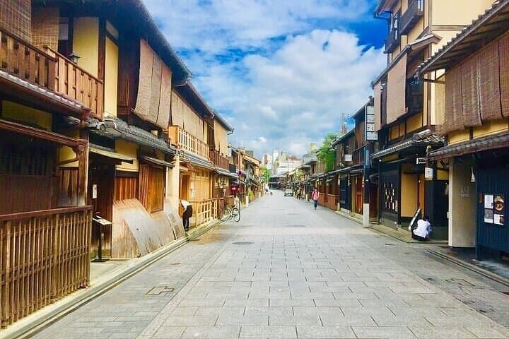 Half-Day Private Guided Tour to Gion in Kyoto — photo 2