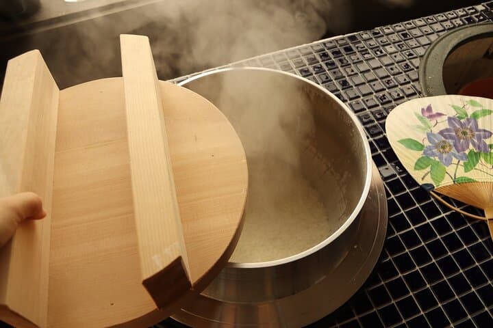 Cook in Kimono at a Century-Old Japanese Kitchen — photo 2