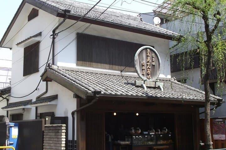 Yanaka Old Town Japanese Sweets Food Walk Private Tour — photo 7