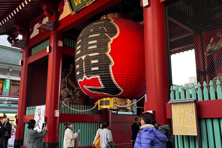 Tokyo: Old Town Asakusa Guided Tour -Senso-ji Temple Visit — photo 1
