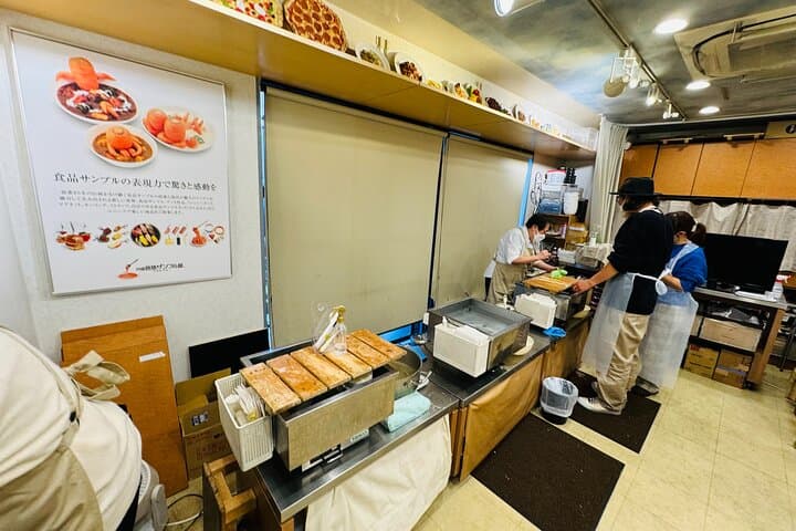Tokyo: Traditional Japanese Food Sample Making in Asakusa — photo 4