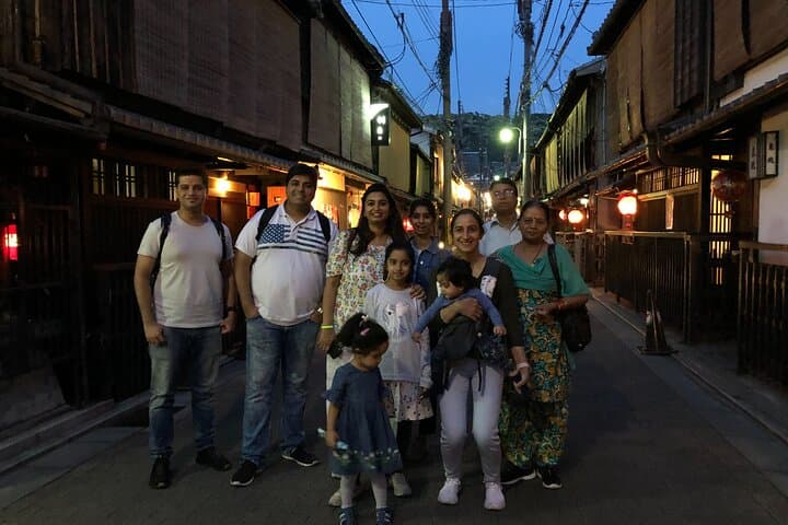 Kyoto 4 hr Gion Private Guided Tour & Maiko or Geisha Dinner — photo 10