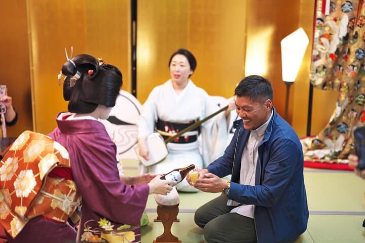 Kyoto 4 hr Gion Private Guided Tour & Maiko or Geisha Dinner — photo 2