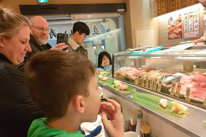 Food and Hidden Gems Tour in Shimbashi with a Private Local Guide — photo 10