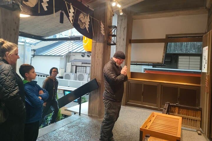 Food and Hidden Gems Tour in Shimbashi with a Private Local Guide — photo 8