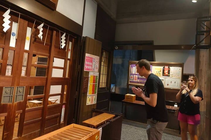 Food and Hidden Gems Tour in Shimbashi with a Private Local Guide — photo 11