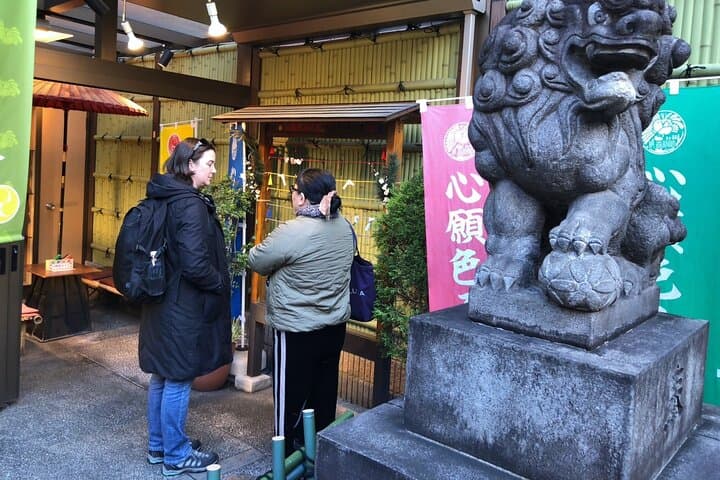 Food and Hidden Gems Tour in Shimbashi with a Private Local Guide — photo 13