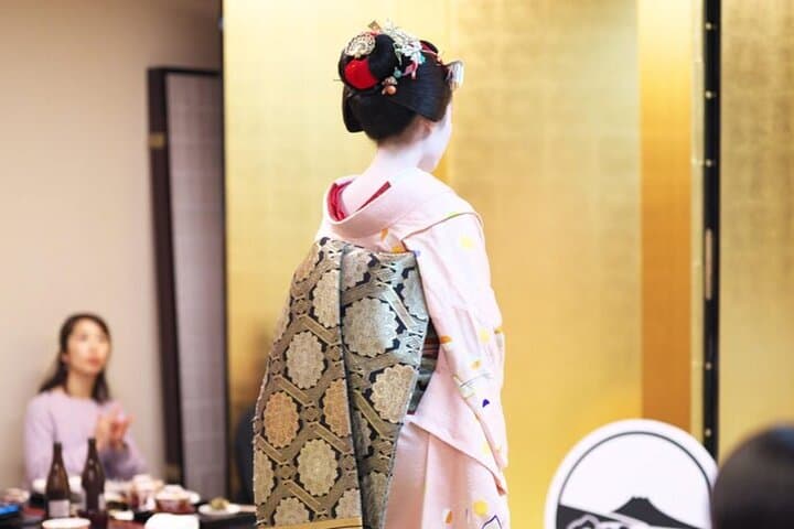 Kyoto 4 hr Gion Private Guided Tour & Maiko or Geisha Dinner — photo 5