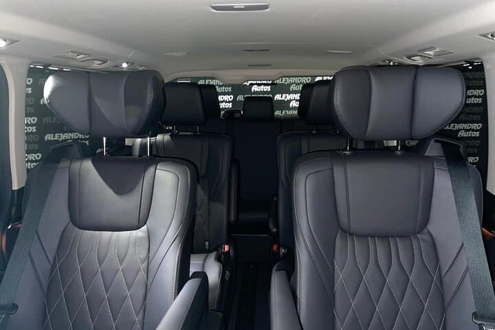Departure Transfer from Kyoto to Itami Airport ITM by Minivan — photo 3