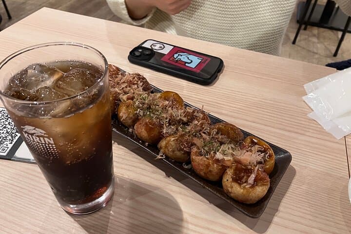 Osaka Castle and Back Alley Gourmet Private Tour — photo 19
