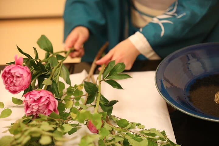 Group charter Japanese Traditional Flower Arrangement in Tokyo — photo 5