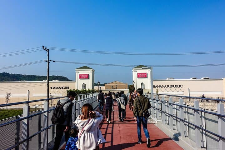 Private Shopping Tour from Osaka to Kobe Sanda Premium Outlets — photo 2
