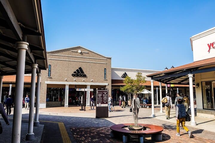 Private Shopping Tour from Osaka to Kobe Sanda Premium Outlets — photo 3