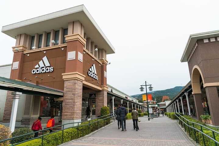 Private Shopping Tour from Tokyo city to Gotemba Premium Outlets — photo 3