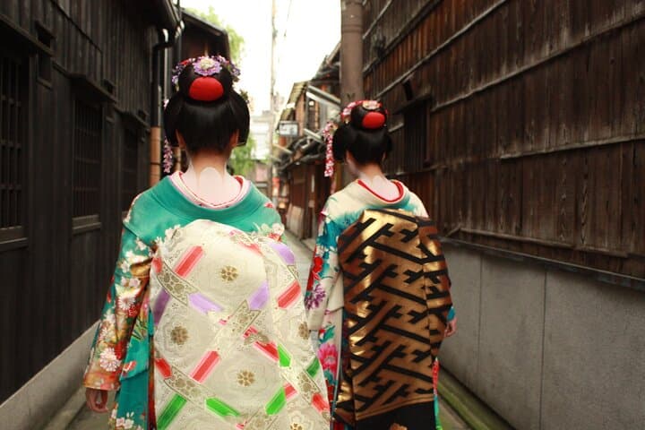 Kyoto Gion Tour with Cuisine and Maiko Show (private in option) — photo 1