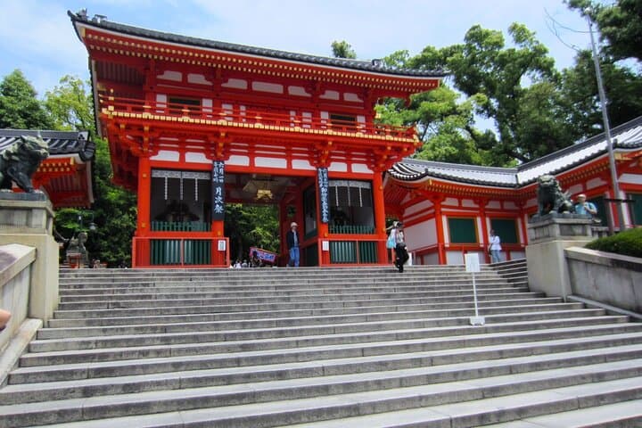 KYOTO GION Walking PRIVATE Tour and Customized Kappo Dinner — photo 14
