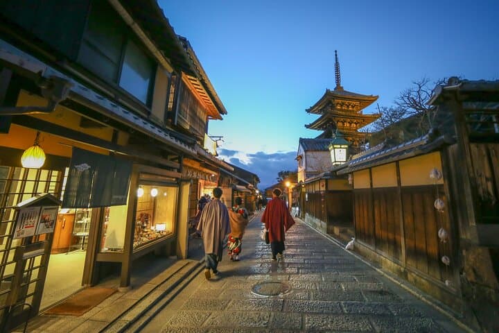 KYOTO GION Walking PRIVATE Tour and Customized Kappo Dinner — photo 7
