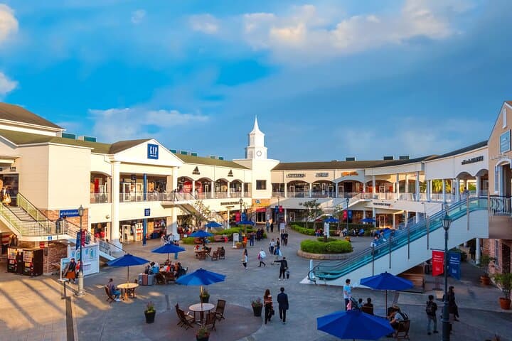 Private Shopping Tour from Osaka hotels to Rinku Premium Outlets — photo 6