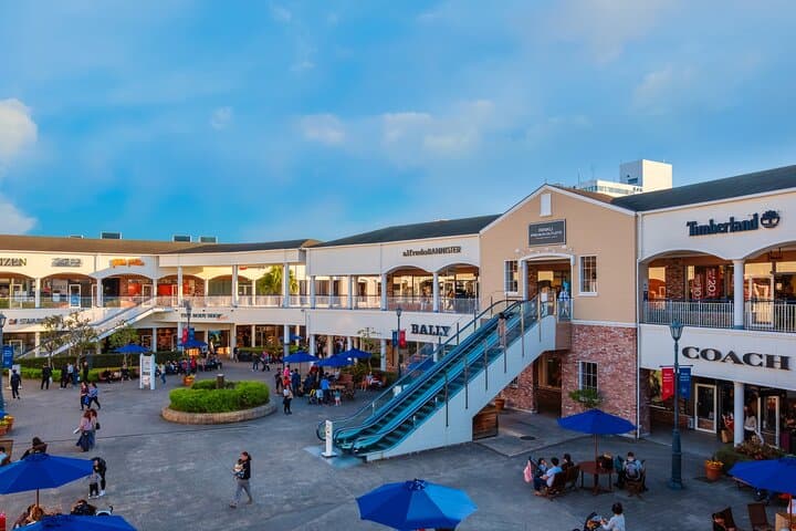 Private Shopping Tour from Osaka hotels to Rinku Premium Outlets — photo 2