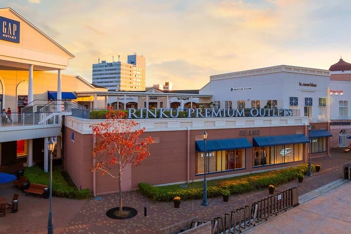 Private Shopping Tour from Osaka hotels to Rinku Premium Outlets — photo 5