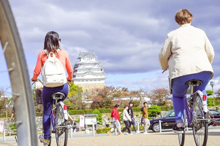 Himeji Castle Easy Bike Tour: Samurai History, Garden & Matcha — photo 5