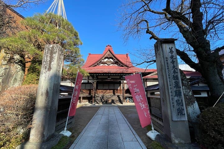 Buddhist Morning Prayer Ceremony in Takayama — photo 2