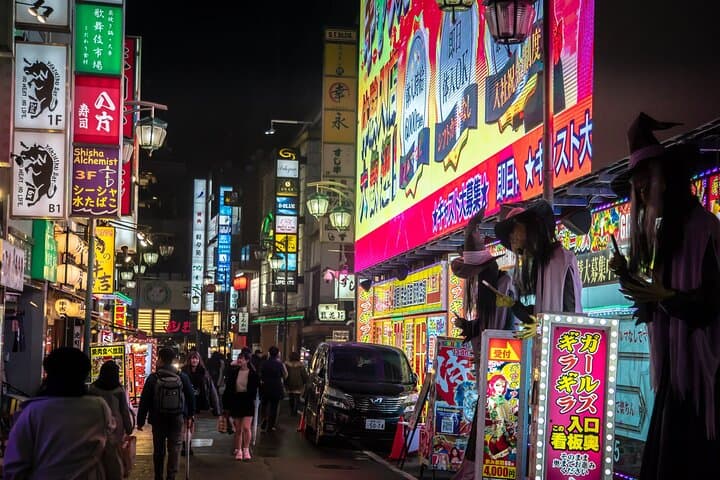 Private Tour in Shinjuku with a Spanish-Speaking Photographer — photo 6