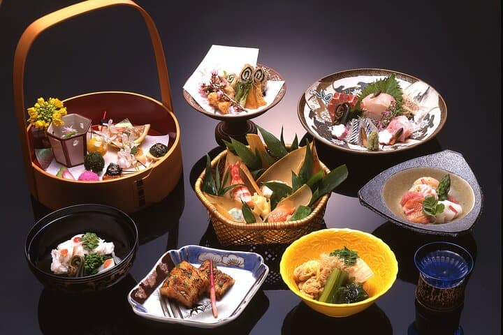 Kyoto 4 hr Gion Private Guided Tour & Maiko or Geisha Dinner — photo 15