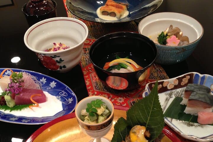 Kyoto 4 hr Gion Private Guided Tour & Maiko or Geisha Dinner — photo 16