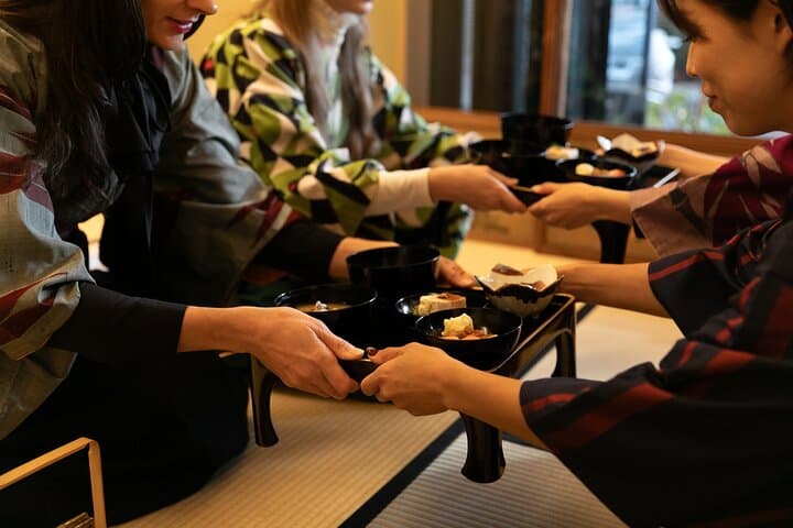 Private Tea Ceremony Experience in a Shopping Arcade Tea Room — photo 3
