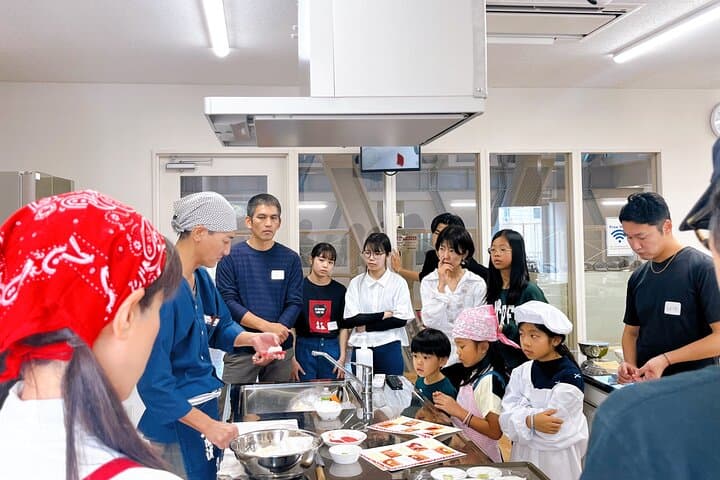 Sushi Making Experience Class in Naha Makishi Public Market — photo 19