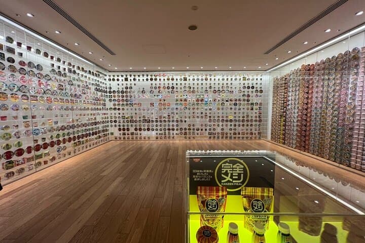 Yokohama: Guided Cup Noodles Museum Tour & Make Your Own Cup — photo 10