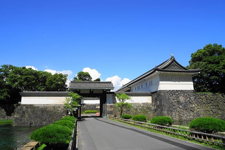 Tokyo Private Tour: Imperial Palace East Gardens&Edo Castle Ruins — photo 8