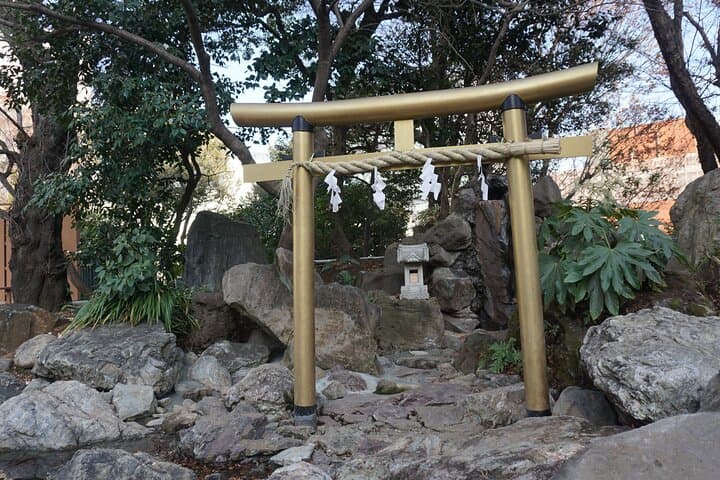 Tokyo: Top 3 Hidden Tokyo Tower Photo Spots and Local Shrine — photo 11
