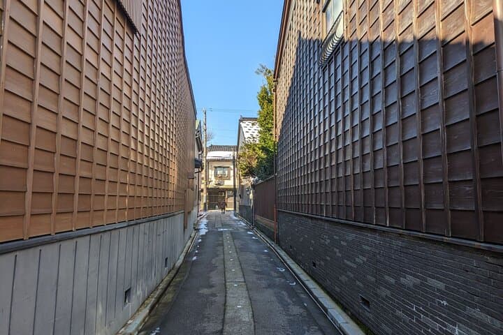 Toyama Bay and Takaoka Town Metalworking Tour From Kanazawa — photo 7
