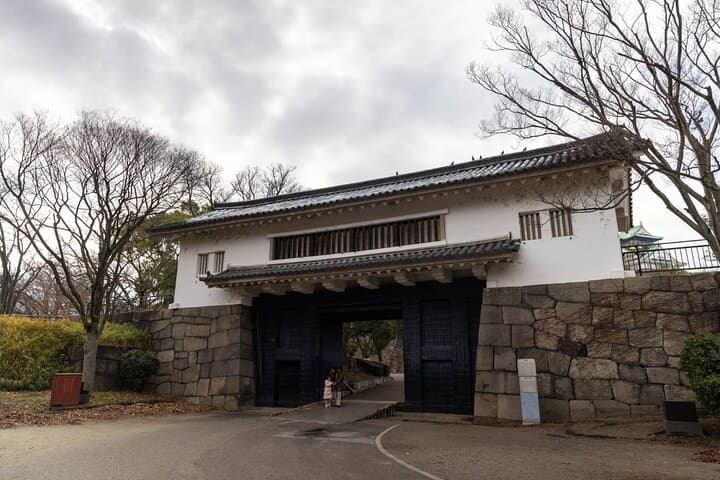 Samurai-specific Osaka Castle Guides Private tours in armor Photo — photo 6