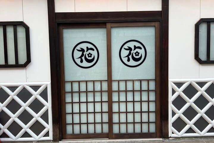 Tokyo: Asakusa Walking Tour of Sensoji Temple & Surroundings — photo 2